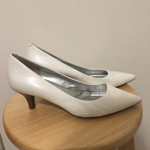 Comfortable white leather heels